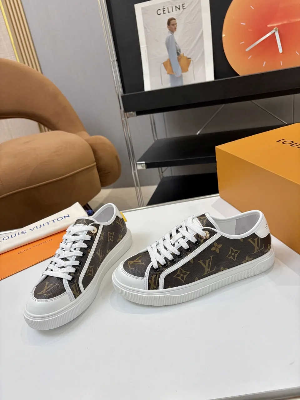 p580🐮🐮 LV couple skate shoes｜Classic jacquard, the ultimate code for a sweet outing! 👫** This pair of shoes is Louis Vuitton's love letter to fashionistas💌 - **classic presbyopic skate shoes**, the perfect choice for couples to go out on the street!  🔸 **Luxury details are a must-have**: Jacquard fabric  🔸 **So comfortable that you don’t want to take it off**: The sheepskin lining is skin-friendly and breathable, warm in autumn and winter without stuffing your feet, refreshing in spring and summer without being sticky, and you can wear it with a high-end feel in all seasons!  🔸 **Steady sense of security**: Non-slip rubber outsole, perfect grip, accompanying you through romantic streets.  **💑 Couple outfit inspiration**: ▪️ For boys, pair with leggings + baseball cap for a trendy street look!  ▪️ Girls can wear short skirts or shark pants, and the sweet and cool style is easy to choose~ **#Louis Vuitton #couple shoes #presbyopia classic** **👉 Click to collect and become the most fashionable CP in the circle of friends with him! ** Fabric: Imported cowhide/classic jacquard fabric Lining: Sheepskin lining Sole: Original rubber sole Size: Women’s size 35-42 (40/41/42 customized) Men’s size 39-45 (39.45 customized)